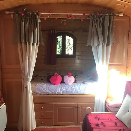 Apartamento Roulotte La Comtoise Vue Piscine Saint-Vivien-de-Blaye